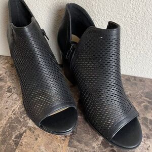 Soda / Black Caster Ankle Boots / Chunky Heel  - 3.5" / Size 6.5 / Zip Closure